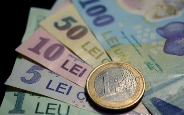 Poza pentru articolul Leul se depreciază accelerat și atinge noi minime istorice, euro aproape de 5,2 lei