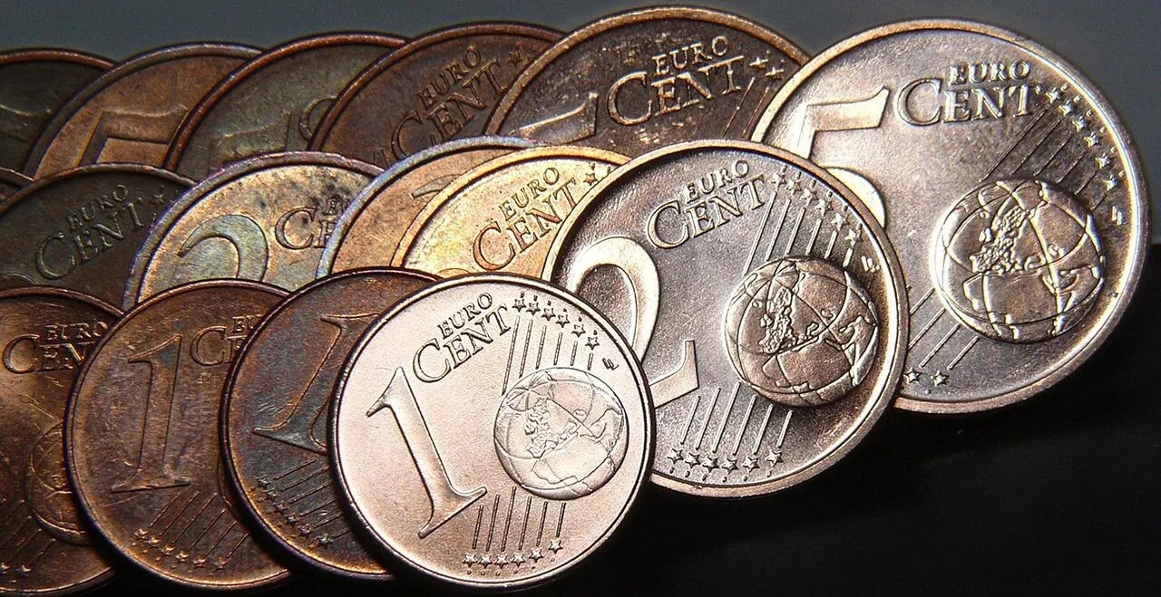Poza pentru articolul Leul s-a depreciat față de euro și dolar, în timp ce gramul de aur a scăzut semnificativ - Curs valutar BNR 28 mai
