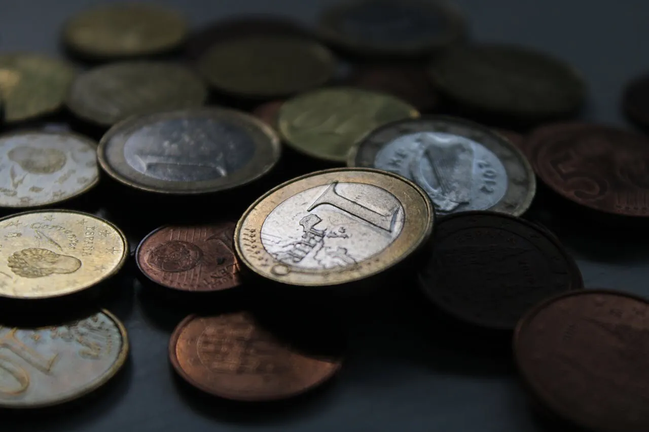 Poza pentru articolul Cum afectează cursul euro-leu piața imobiliară din România. Mulți cumpărători își pun tranzacțiile pe pauză