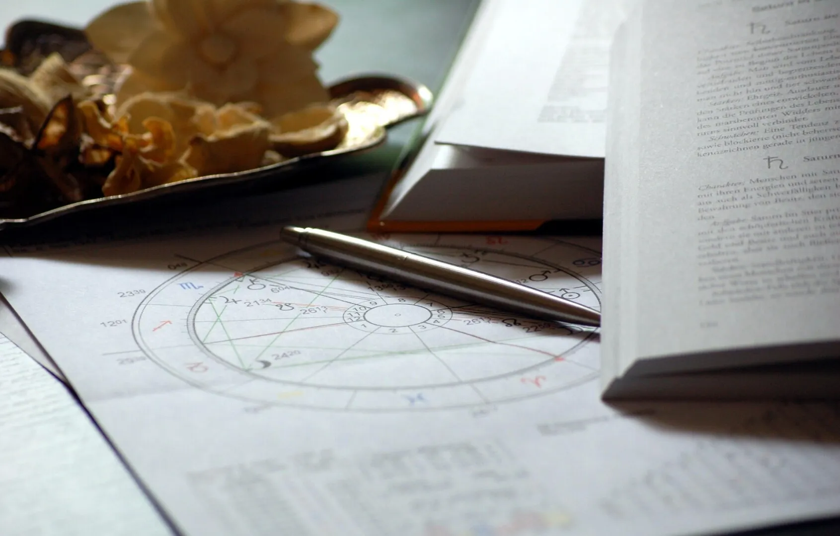 Poza pentru articolul Horoscop financiar: bani și carieră pentru sâmbătă, 16 mai 2026 - Oportunități și transformare
