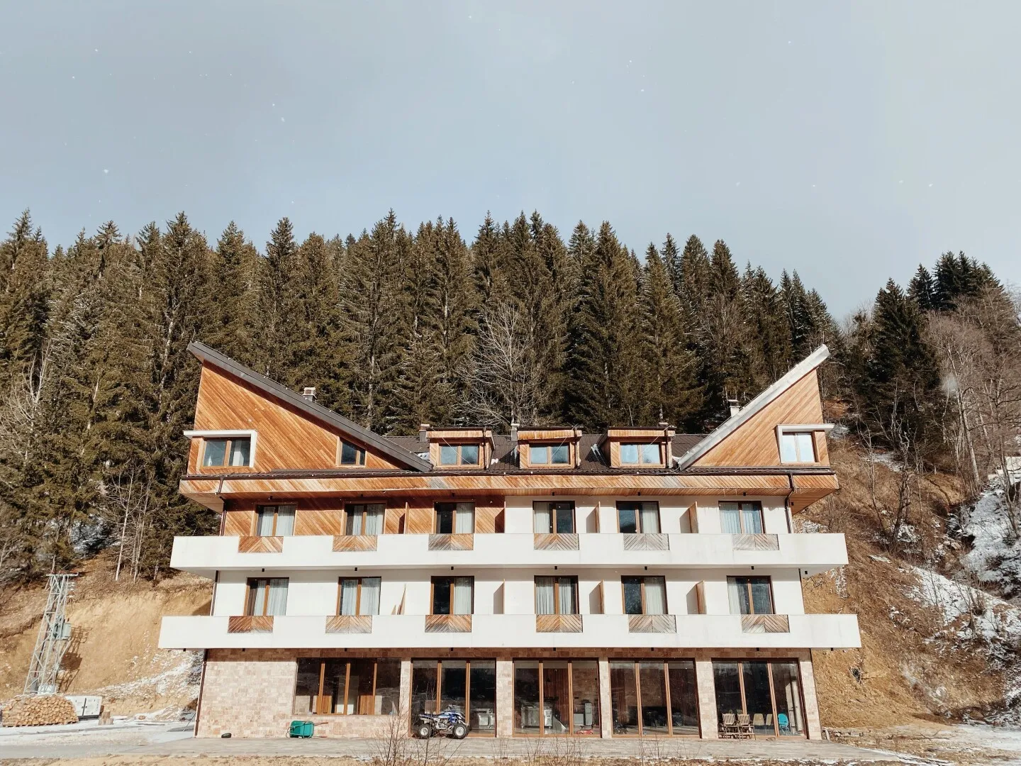 Poza pentru articolul Preț cazare munte în august. Tarifele cerute pe final de vară de hoteluri, pensiuni, cazări în cele mai căutate stațiuni