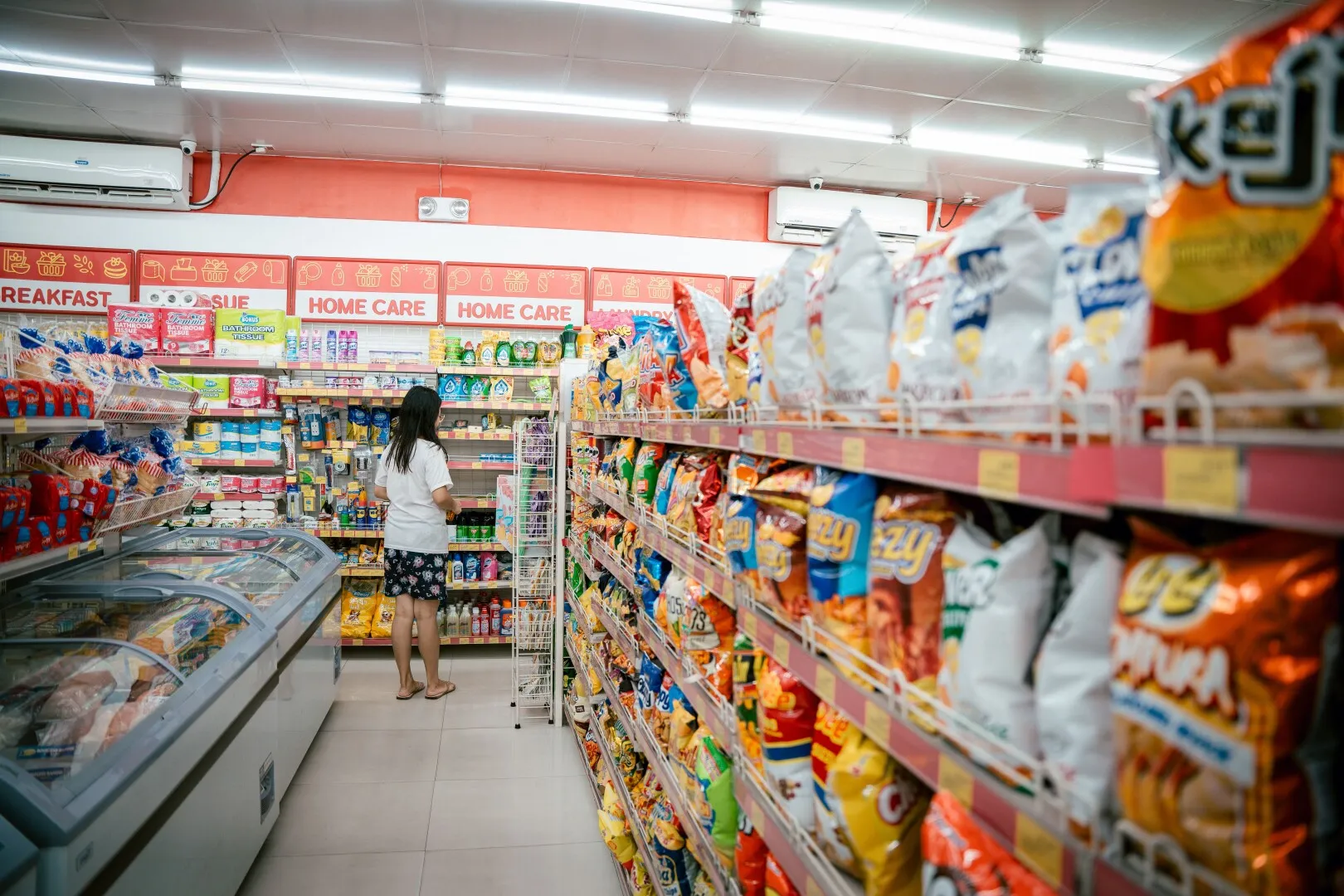 Poza pentru articolul Magazinul social din București unde oamenii săraci se simt bogați. Alimente la prețuri simbolice și demnitate pentru 1.300 de familii
