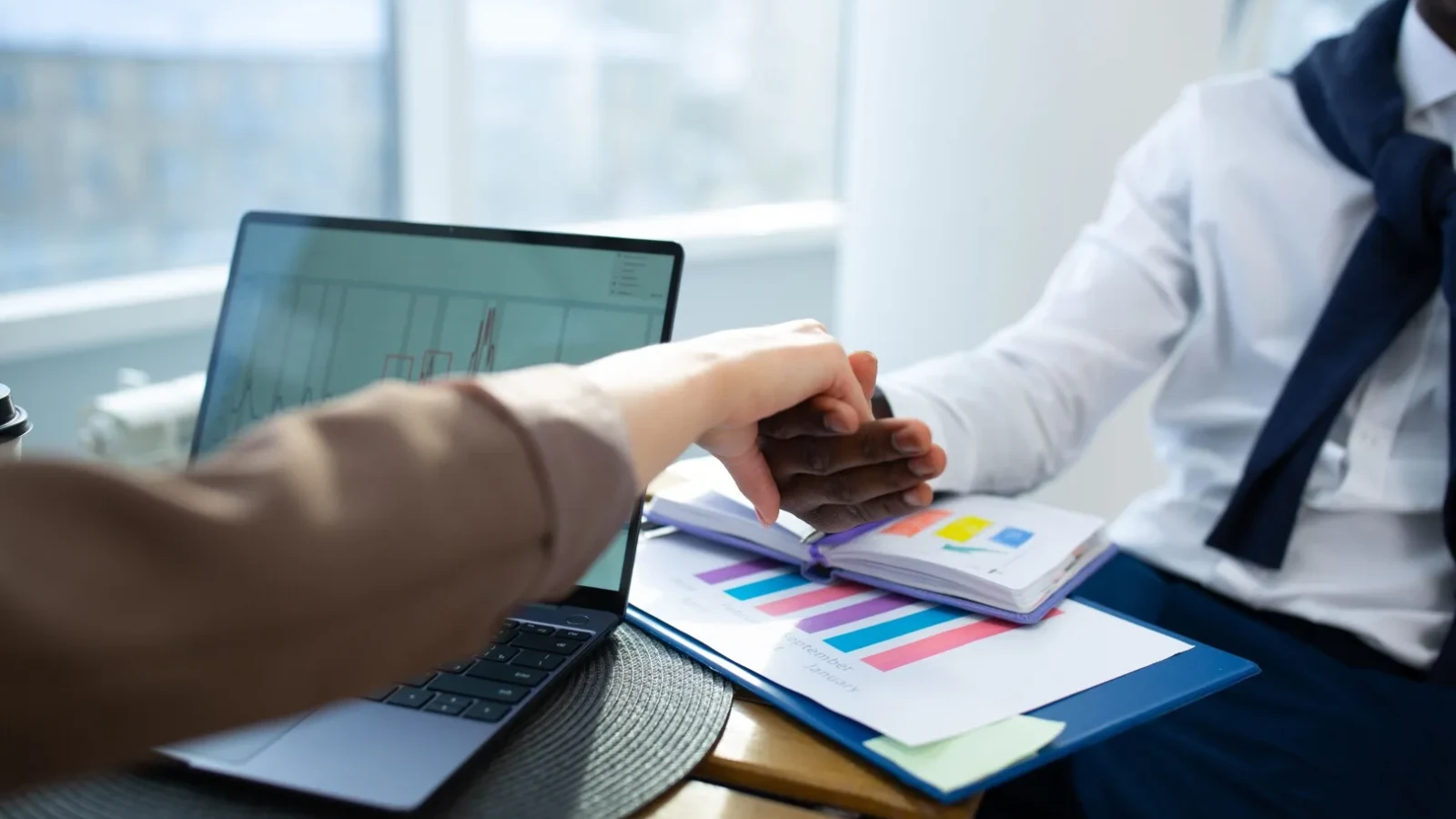 Afaceri cu bani de la stat. Programele prin care poți să-ți faci un business acum, în 2026, cu fonduri nerambursabile