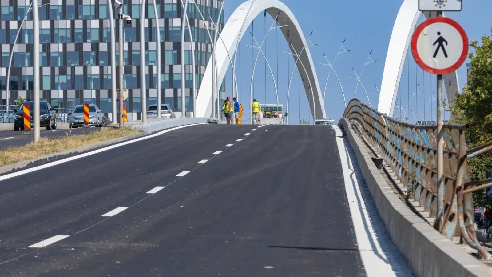 Pasajul Basarab ar urma să se redeschidă. De când vor putea să-l folosească șoferii, toată vara a fost în renovare