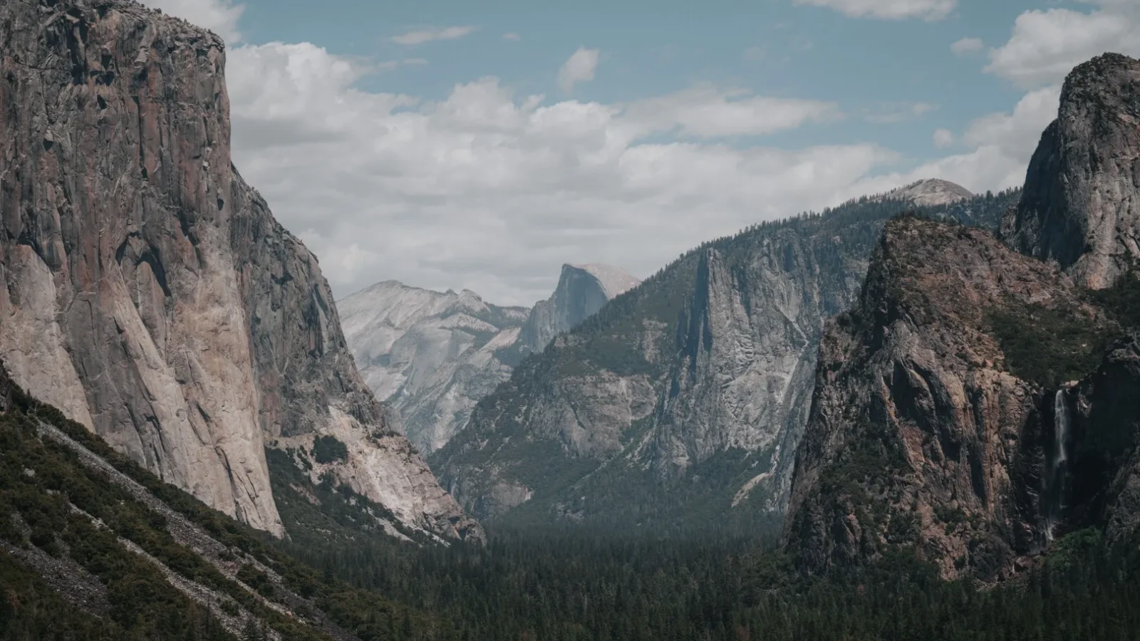 O parte din parcul național Yosemite, din California, pusă la vânzare de Donald Trump. Obiectivul turistic ar putea ajunge la un dezvoltator imobiliar
