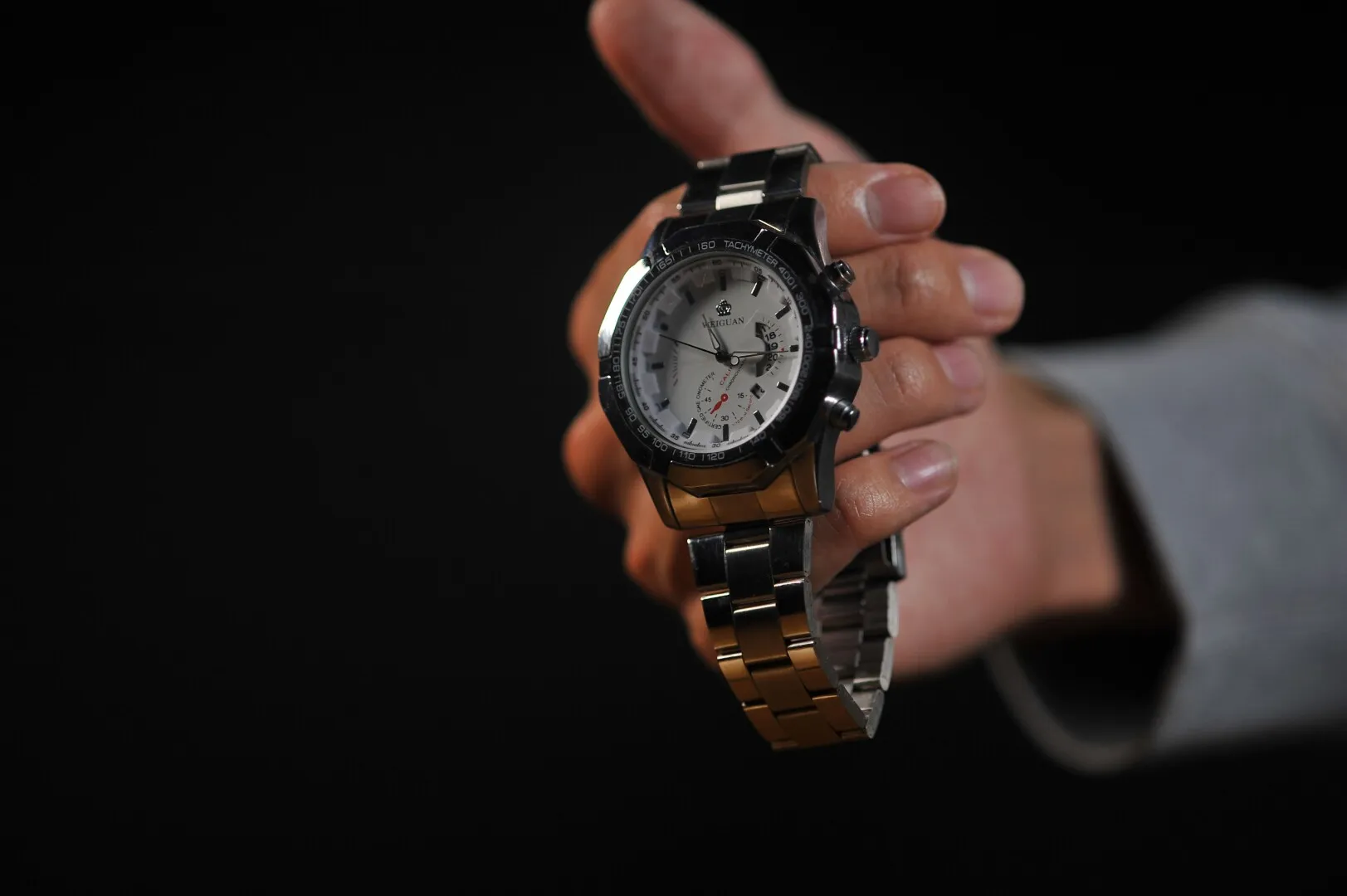Poza pentru articolul Ceasul clasic revine printre tineri. Smartwatch-ul pierde teren în fața analogicelor