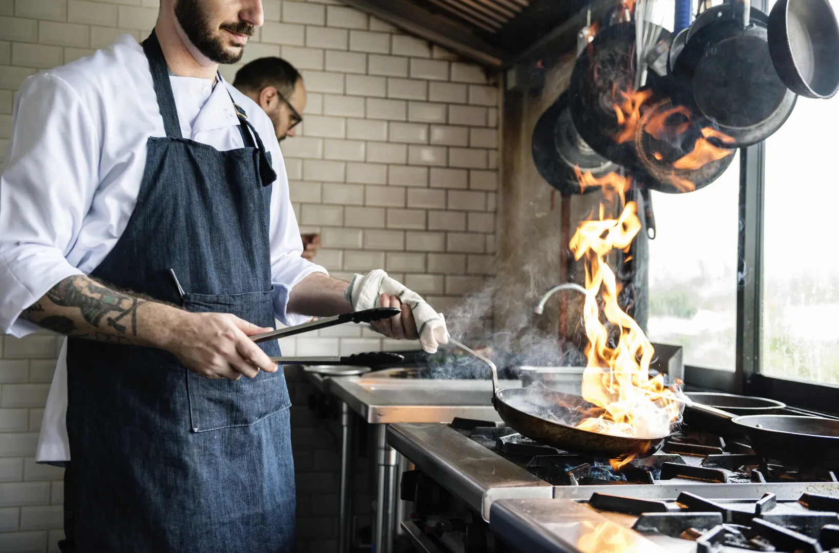 Poza pentru articolul 10 măsuri pentru salvarea HoReCa. Peste 25.000 de joburi pierdute în domeniul ospitalității, mai grav decât în pandemie