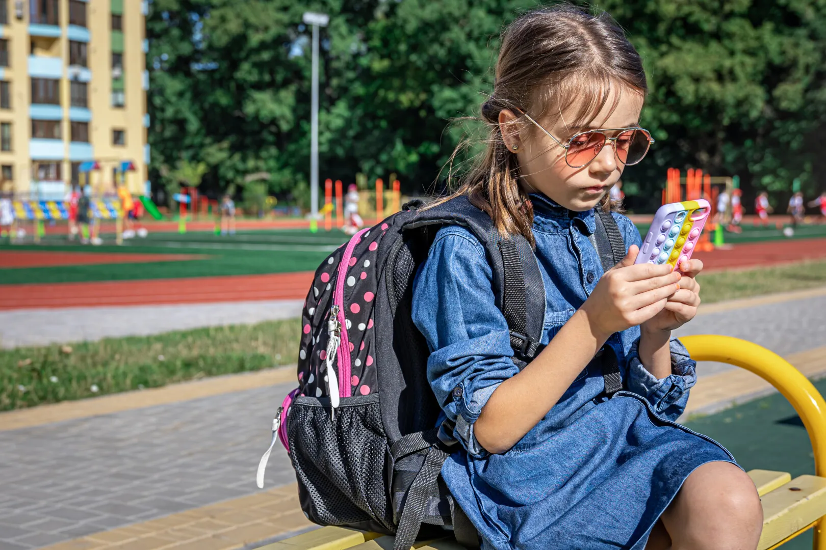 Fără telefoane (deloc) în școlile din România. Ce trebuie să știe elevii, profesorii și mai ales părinții